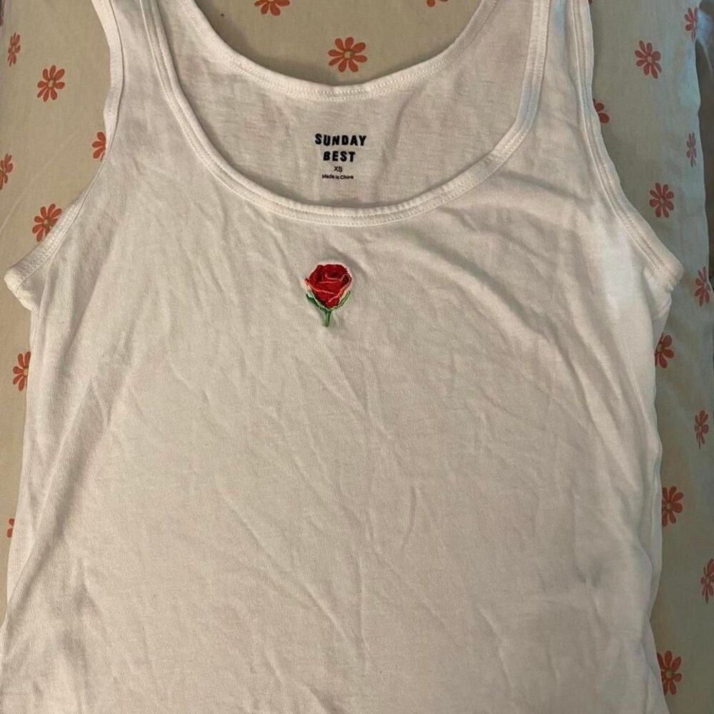 Aritzia Sunday's best‎ white tank cropped Rose embroidery size XS